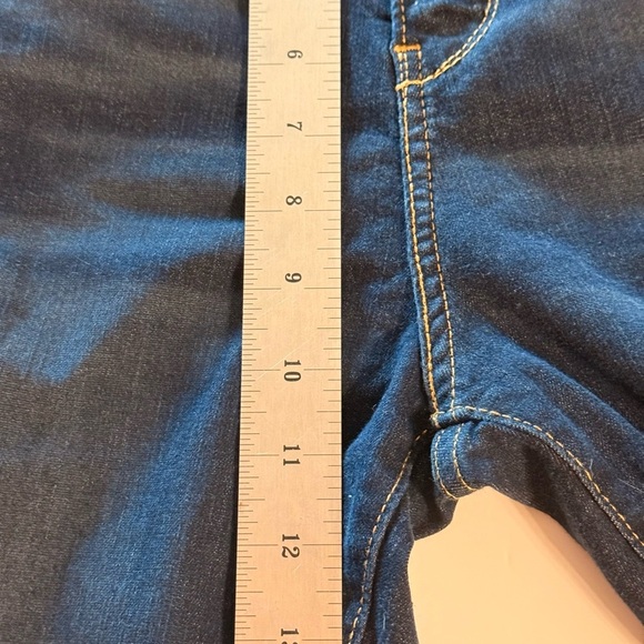 Signature by Levi Strauss Gold Dark Indigo Mid Rise BootcutTag Size 12m (31x32) - Picture 9 of 16